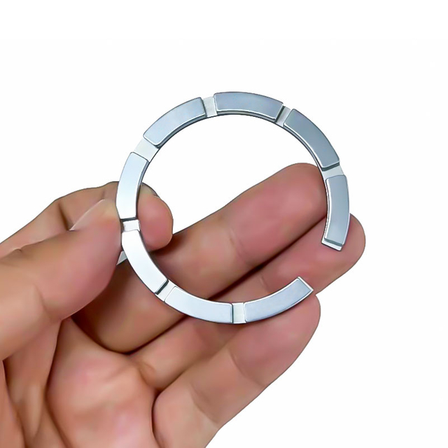 Aimants en néodyme dans un chargeur sans fil