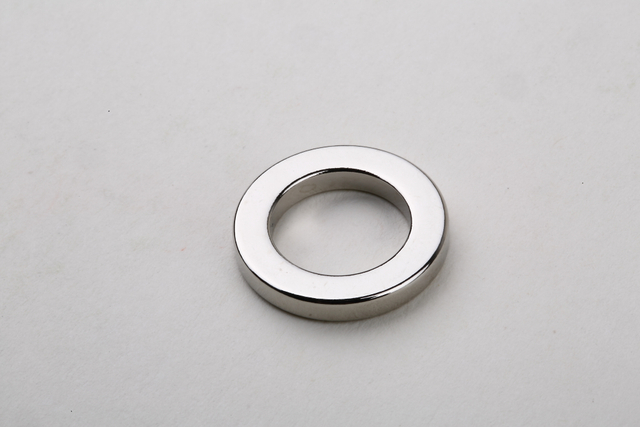 Aimants au néodyme dans les moteurs à bobine mobile