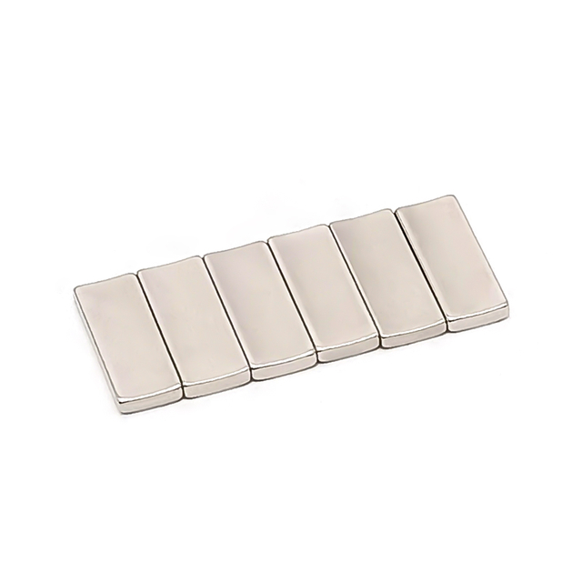 Personnalisation d'usine Résistance à haute température Rectangle du manget industriel N45SH MAGNANTS DE NEODIAMIUME DANS LE MOTEUR DE DRONE